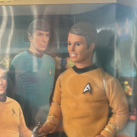 ✨ Collector Edition ~ 30th Anniversary Barbie & Ken Star Trek gift set ✨ - Picture 4 of 14